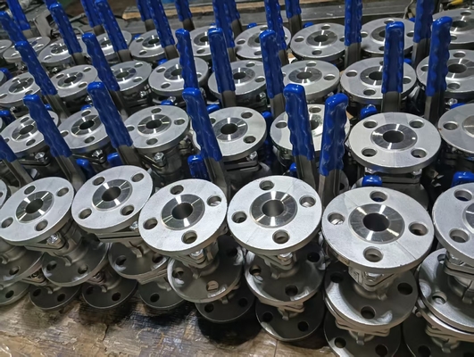 Valve à bille en acier inoxydable à coulée d'investissement avec siège en PTFE et corps en WCB pour environnements à haute température